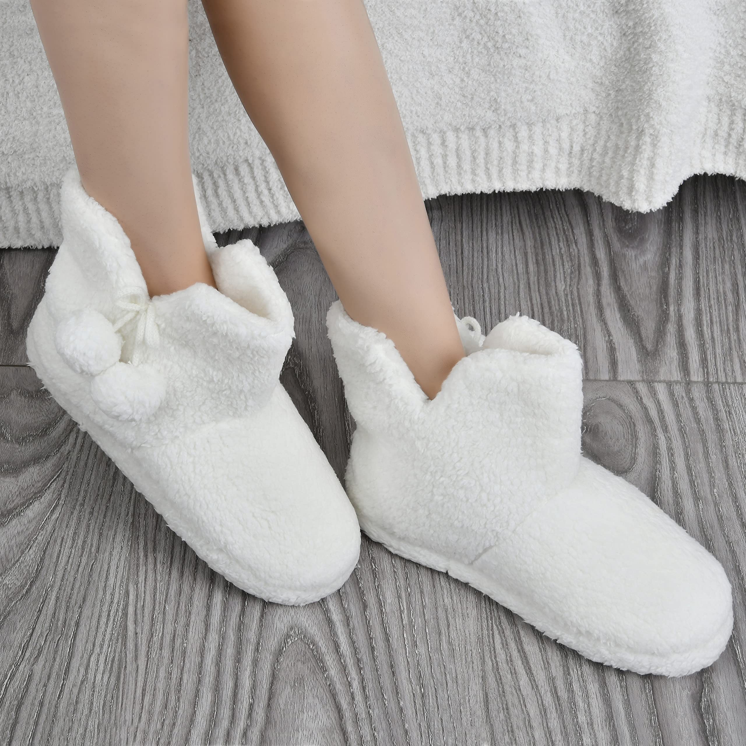 Women's slippers with hot sale pom poms